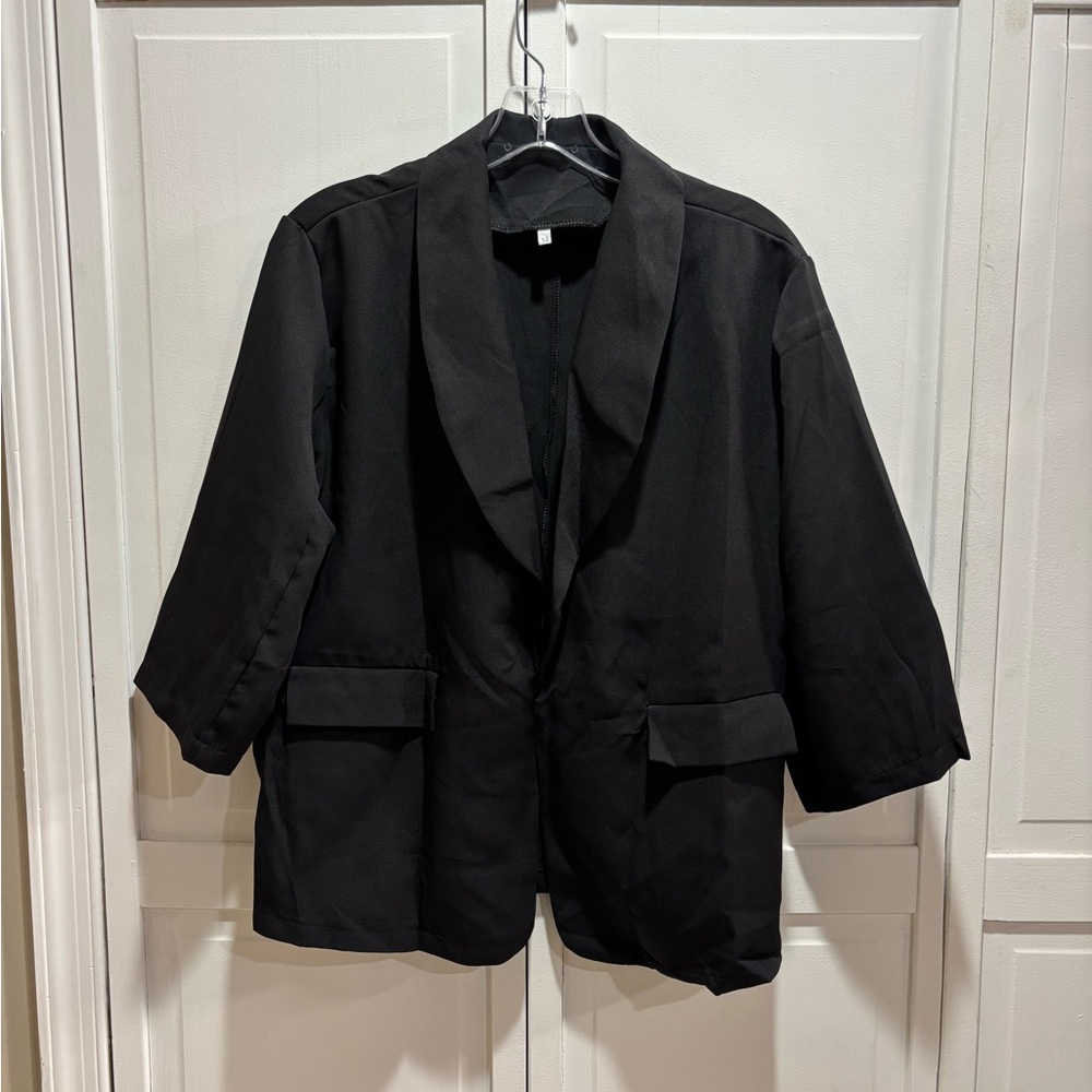 Elegant Black Jacket with Pockets Size Medium